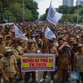 Kades Cs Ramai-Ramai Demo di Dekat Monas, Teriak-Teriak Ini