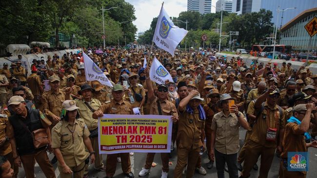 Kades Cs Ramai-Ramai Demo di Dekat Monas, Teriak-Teriak Ini
