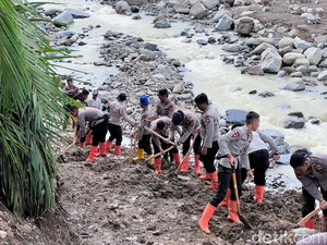 Polda Riau Buka Akses Desa di Agam yang Terputus Imbas Galodo