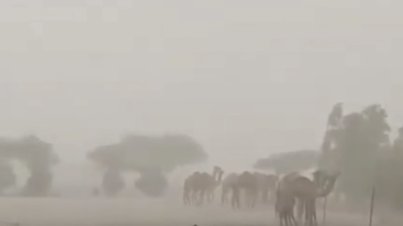 Potret badai hantam arab saudi. (saudiweathergr/X)