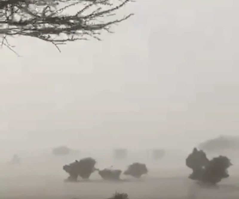 Potret badai hantam arab saudi. (saudiweathergr/X)