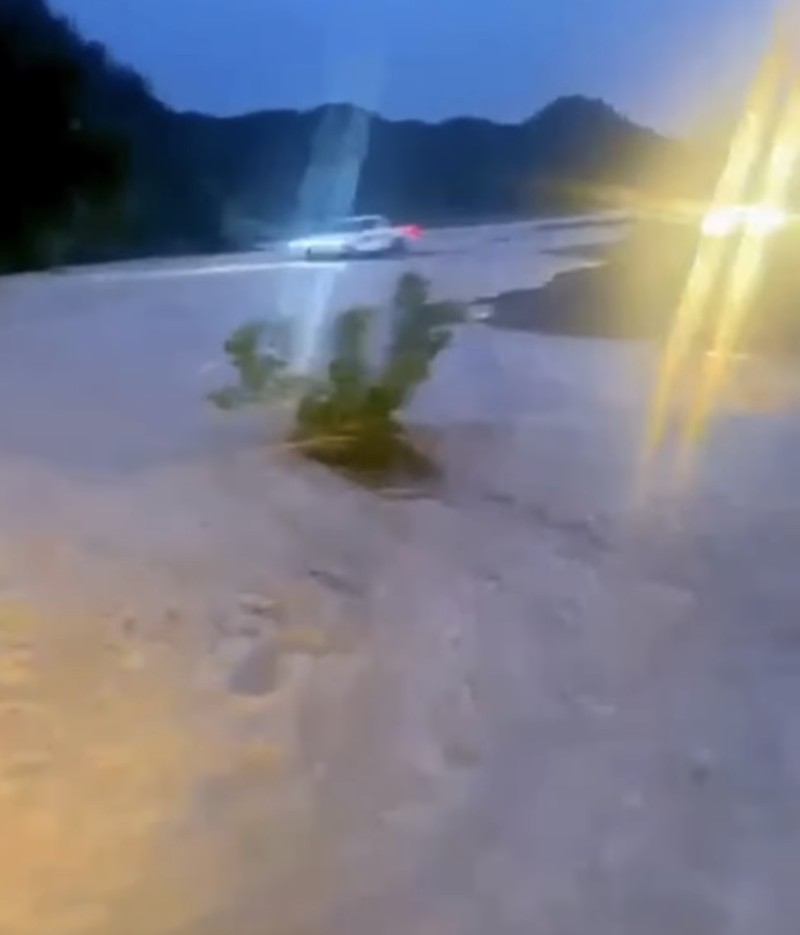 Potret badai hantam arab saudi. (saudiweathergr/X)