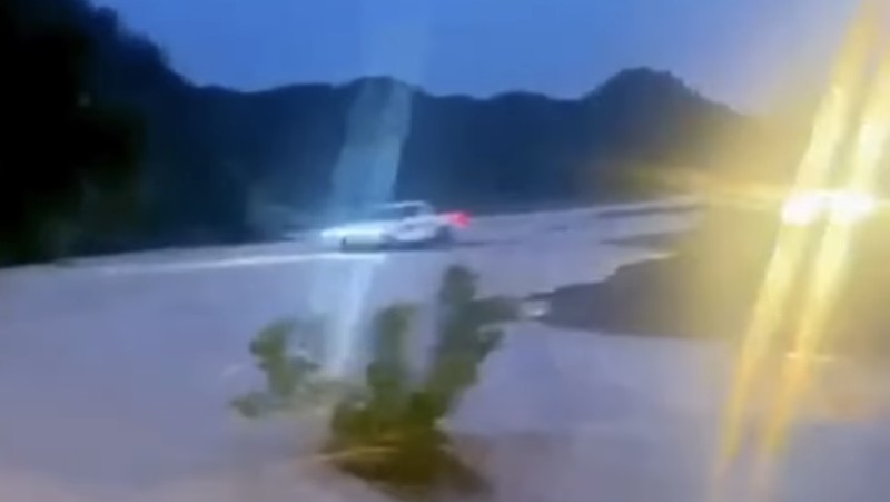 Potret badai hantam arab saudi. (saudiweathergr/X)