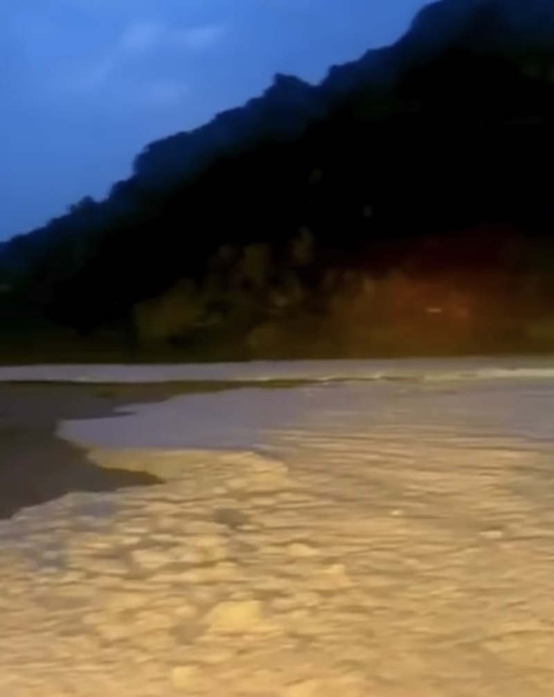 Potret badai hantam arab saudi. (saudiweathergr/X)