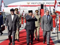 Prabowo Sudah Tiba di Pakistan, Disambut Presiden & Perdana Menteri