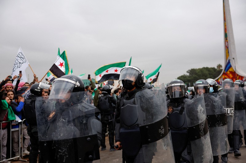 Perayaan ulang tahun pertama kejatuhan Bashar al-Assad di Lapangan Ummayad, Damaskus, Suriah, 8 Desember 2025. REUTERS/Yamam al Shaar