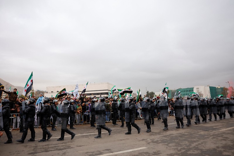 Perayaan ulang tahun pertama kejatuhan Bashar al-Assad di Lapangan Ummayad, Damaskus, Suriah, 8 Desember 2025. REUTERS/Yamam al Shaar