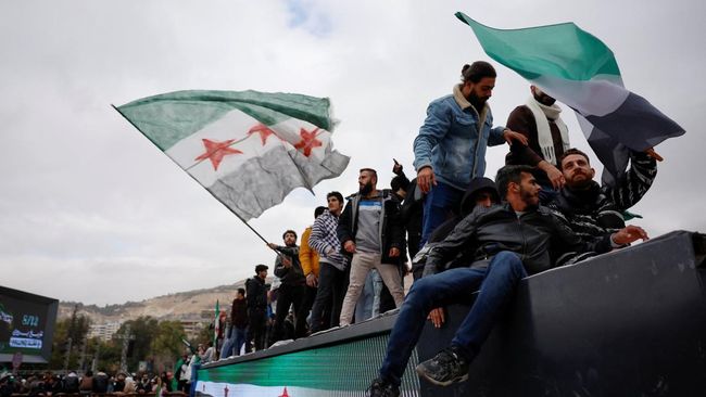 Potret Perayaan Setahun Kejatuhan Bashar Al-Assad di Suriah