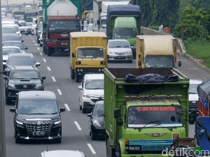 Truk Dibatasi Wira-wiri Saat Nataru, Begini Aturannya