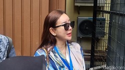 Aura Kasih Tak Dinafkahi Eks Suami: Saya Gak Minta dan Gak Pertanyakan