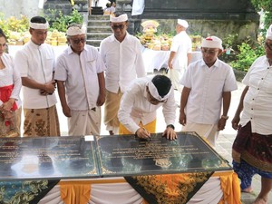 Adi Arnawa Kagum dengan Keindahan Pantai Melasti, Beri Punia Rp 50 Juta