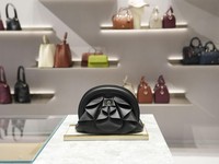 AIGNER & METRO Kenalkan Koleksi Baru The Icons of Elegance