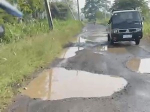 Warga Golden East Gresik Protes Jalan Rusak Belasan Tahun Tak Diperbaiki