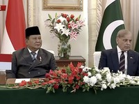 Perdana Menteri Pakistan Sebut Penyair Indonesia di Depan Prabowo