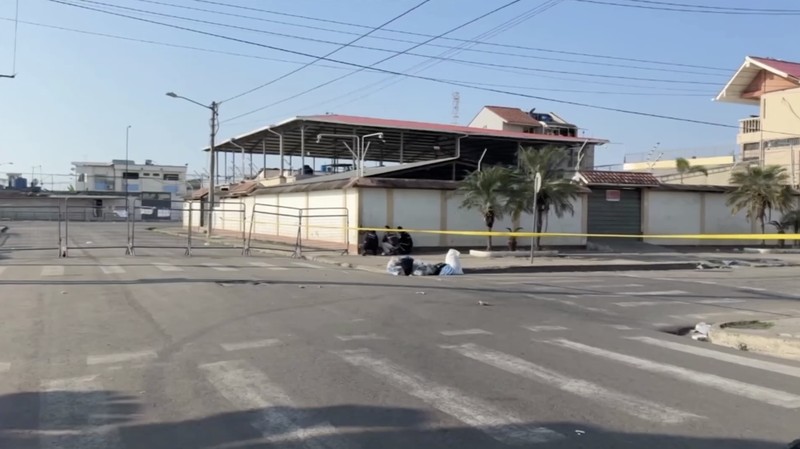 Polisi Ekuador menemukan 13 narapidana tewas di sebuah penjara di Machala, kota pelabuhan di barat daya negara itu, pada Minggu. Informasi tersebut dikonfirmasi Badan Pemasyarakatan Ekuador (SNAI) sehari setelahnya, Senin (8/12/2025). (Tangkapan Layar Video Reuters/TC TELEVISION)