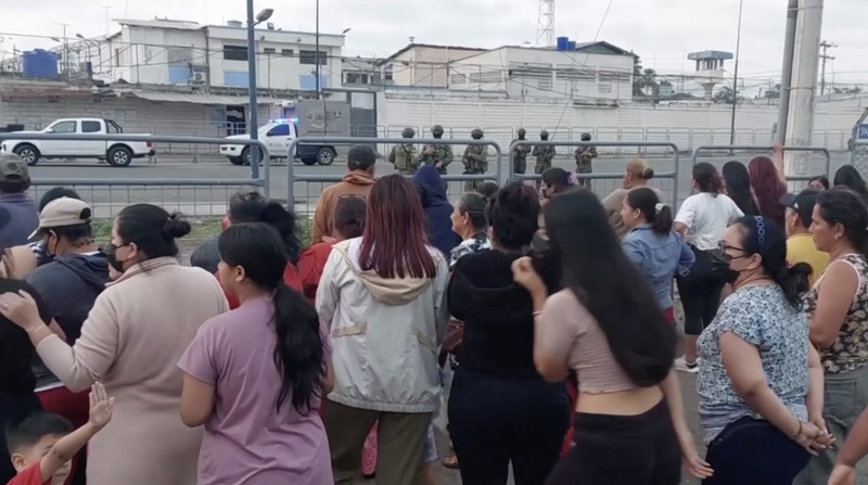 Polisi Ekuador menemukan 13 narapidana tewas di sebuah penjara di Machala, kota pelabuhan di barat daya negara itu, pada Minggu. Informasi tersebut dikonfirmasi Badan Pemasyarakatan Ekuador (SNAI) sehari setelahnya, Senin (8/12/2025). (Tangkapan Layar Video Reuters/TC TELEVISION)