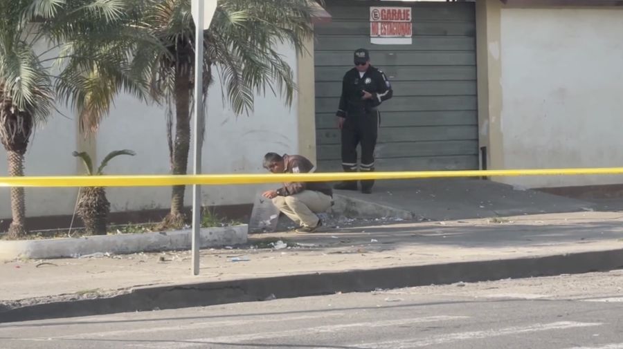 Polisi Ekuador menemukan 13 narapidana tewas di sebuah penjara di Machala, kota pelabuhan di barat daya negara itu, pada Minggu. Informasi tersebut dikonfirmasi Badan Pemasyarakatan Ekuador (SNAI) sehari setelahnya, Senin (8/12/2025). (Tangkapan Layar Video Reuters/TC TELEVISION)