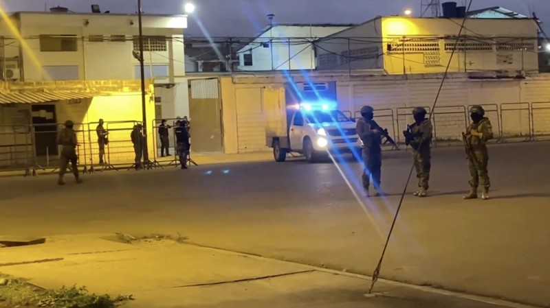 Polisi Ekuador menemukan 13 narapidana tewas di sebuah penjara di Machala, kota pelabuhan di barat daya negara itu, pada Minggu. Informasi tersebut dikonfirmasi Badan Pemasyarakatan Ekuador (SNAI) sehari setelahnya, Senin (8/12/2025). (Tangkapan Layar Video Reuters/TC TELEVISION)