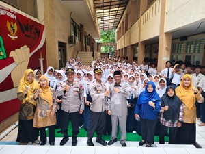 Polisi Sambangi SMP-SMA di Cengkareng, Imbau Siswa Jauhi Tawuran-Judol