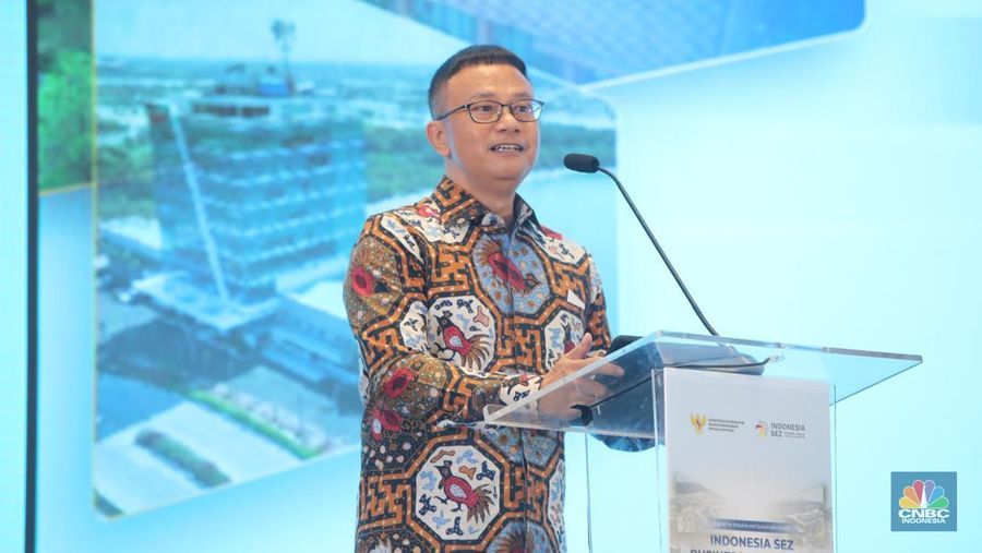 Secretary General of National Council for Special Economic Zone, Rizal Edwin Manansang saat menyampaikan paparan dalam Indonesia SEZ Business Forum 2025 di Jakarta, Selasa (9/12/2025). (CNBC Indonesia/Faisal Rahman)