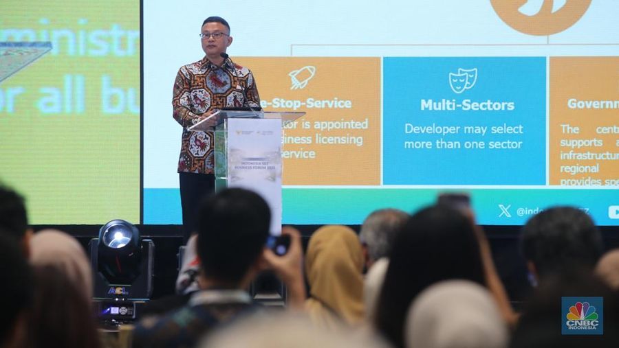 Secretary General of National Council for Special Economic Zone, Rizal Edwin Manansang saat menyampaikan paparan dalam Indonesia SEZ Business Forum 2025 di Jakarta, Selasa (9/12/2025). (CNBC Indonesia/Faisal Rahman)