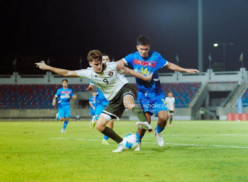 Timnas Indonesia U-22 mengawali perjalanan di SEA Games 2025 dengan hasil kurang memuaskan. Skuad asuhan menyudahi laga kedua Grup C dengan kekalahan 0-1 dari Filipina di 700 Anniversary Stadium, Senin (8/12/2025) malam WIB. (Dok. PSSI)