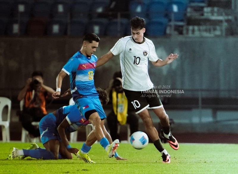 Timnas Indonesia U-22 mengawali perjalanan di SEA Games 2025 dengan hasil kurang memuaskan. Skuad asuhan menyudahi laga kedua Grup C dengan kekalahan 0-1 dari Filipina di 700 Anniversary Stadium, Senin (8/12/2025) malam WIB. (Dok. PSSI)