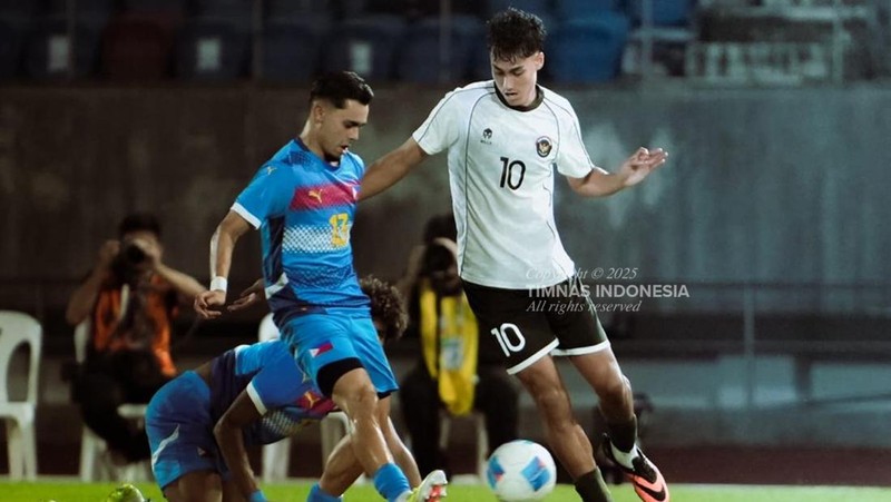 Timnas Indonesia U-22 mengawali perjalanan di SEA Games 2025 dengan hasil kurang memuaskan. Skuad asuhan menyudahi laga kedua Grup C dengan kekalahan 0-1 dari Filipina di 700 Anniversary Stadium, Senin (8/12/2025) malam WIB. (Dok. PSSI)
