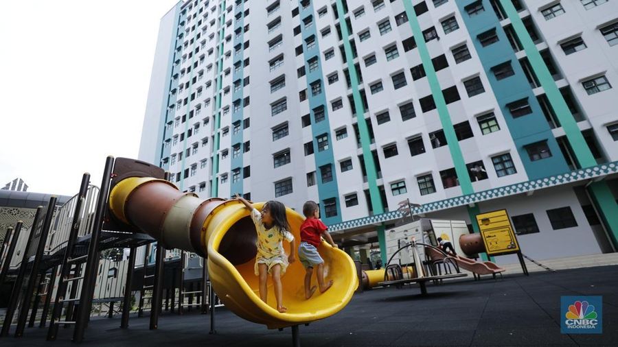 Gubernur DKI Jakarta, Pramono Anung saat menghadiri penyerahan kunci kepada warga Rumah Susun (Rusun) Jagakarsa, Jakarta Selatan, Selasa (9/12/2025). (CNBC Indonesia/Tri Susilo)