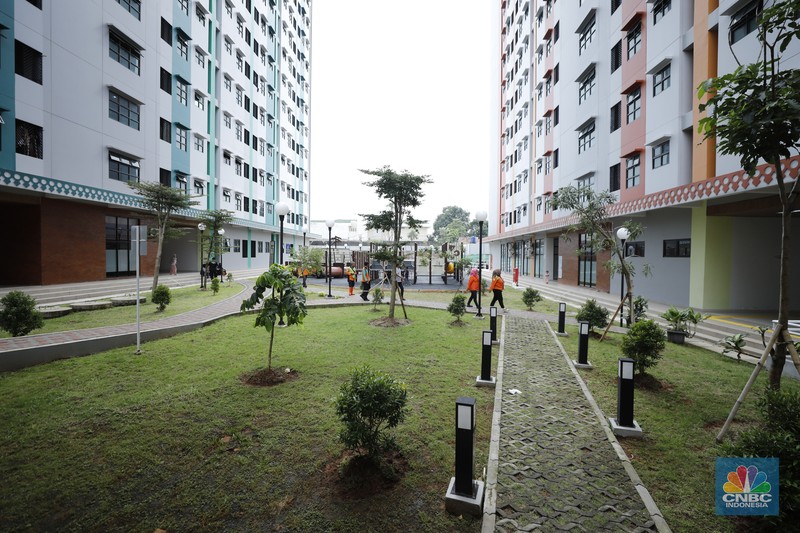 Gubernur DKI Jakarta, Pramono Anung saat menghadiri penyerahan kunci kepada warga Rumah Susun (Rusun) Jagakarsa, Jakarta Selatan, Selasa (9/12/2025). (CNBC Indonesia/Tri Susilo)