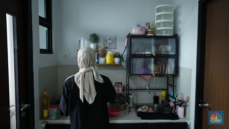 Gubernur DKI Jakarta, Pramono Anung saat menghadiri penyerahan kunci kepada warga Rumah Susun (Rusun) Jagakarsa, Jakarta Selatan, Selasa (9/12/2025). (CNBC Indonesia/Tri Susilo)