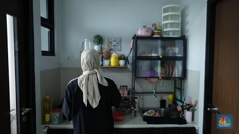 Gubernur DKI Jakarta, Pramono Anung saat menghadiri penyerahan kunci kepada warga Rumah Susun (Rusun) Jagakarsa, Jakarta Selatan, Selasa (9/12/2025). (CNBC Indonesia/Tri Susilo)