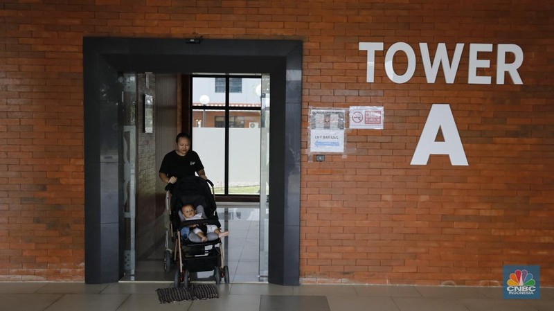 Gubernur DKI Jakarta, Pramono Anung saat menghadiri penyerahan kunci kepada warga Rumah Susun (Rusun) Jagakarsa, Jakarta Selatan, Selasa (9/12/2025). (CNBC Indonesia/Tri Susilo)