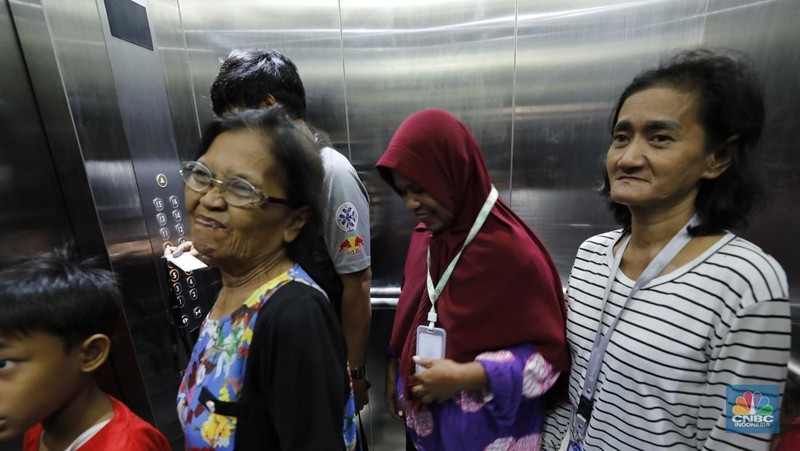 Gubernur DKI Jakarta, Pramono Anung saat menghadiri penyerahan kunci kepada warga Rumah Susun (Rusun) Jagakarsa, Jakarta Selatan, Selasa (9/12/2025). (CNBC Indonesia/Tri Susilo)