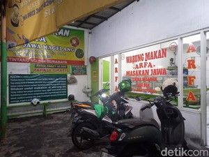 Warung di Surabaya Gratiskan Makan untuk Mahasiswa Sumatera Korban Banjir