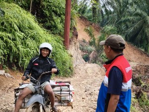 Akses Putus, Mobil Tak Bisa Masuk, Bantuan ke Aceh Diangkut Pakai Motor Sawit