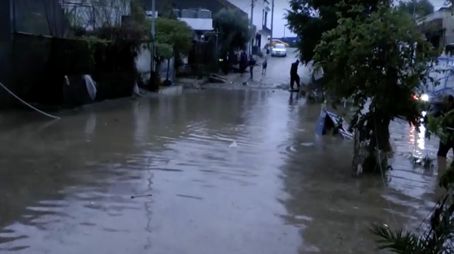 Dua orang tewas dan empat lainnya luka-luka pada hari Selasa (9 Desember) ketika banjir melanda distrik Chamchamal di wilayah Kurdistan Irak. (Reuters TV)