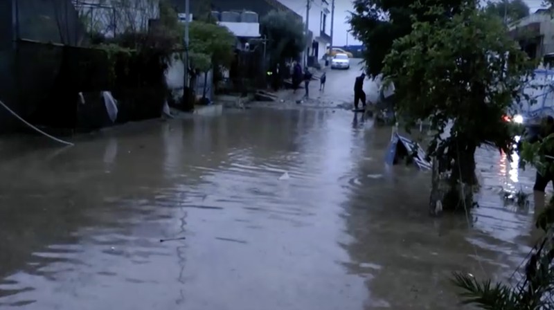 Dua orang tewas dan empat lainnya luka-luka pada hari Selasa (9 Desember) ketika banjir melanda distrik Chamchamal di wilayah Kurdistan Irak. (Reuters TV)
