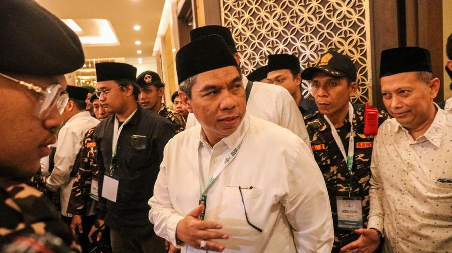 KH Zulfa Mustofa setelah ditunjuk sebagai Penjabat Ketua Umum PBNU dalam rapat pleno PBNU di Hotel Sultan Jakarta, Selasa (9/12/2025). (Dok. Detikcom/Muhammad Reevanza)