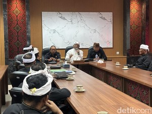 Bendesa Adat Banyuasri Ancam Gugat Jika MDA Bali Tak Penuhi Tuntutan