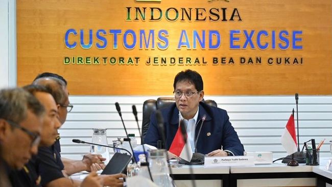 Potret Momen Purbaya Adakan Rapat di Kantor Bea Cukai, Ada Apa?