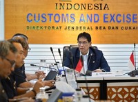 Potret Momen Purbaya Adakan Rapat di Kantor Bea Cukai, Ada Apa?