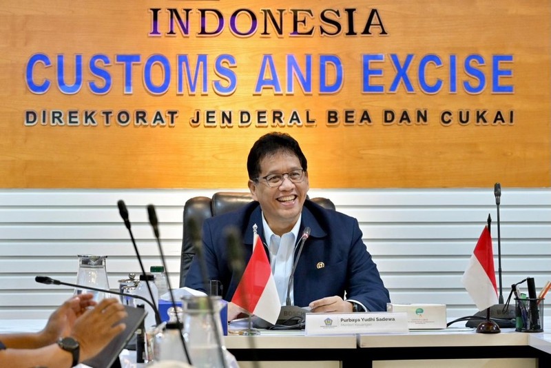 Menteri Keuangan (Menkeu), Purbaya Yudhi Sadewa saat melakukan kunjungan ke Kantor Bea Cukai di Jakarta, Selasa (9/12/2025). (Instagram/menkeuri)