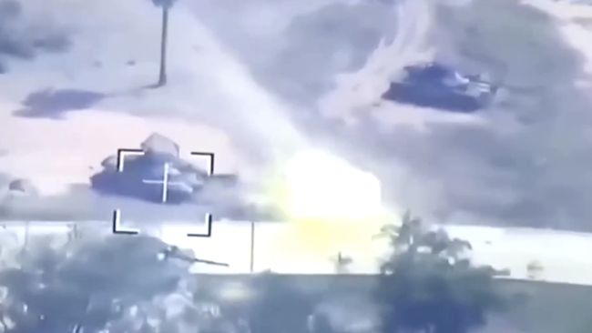 Terekam Kamera, Detik-Detik Tank Thailand Gempur Bangunan di Kamboja