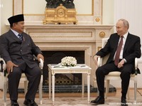Didampingi Menlu dan Seskab, Prabowo Temui Putin di Moskow