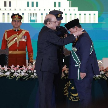 Momen Prabowo Dianugerahi Penghormatan Bintang Tertinggi di Pakistan