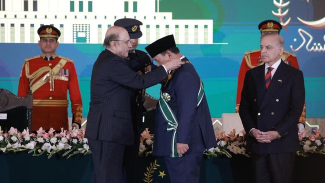 Top! Prabowo Terima Penghargaan Bintang Tertinggi dari Pakistan