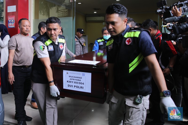 RS Polri Kramat Jati telah berhasil mengidentifikasi 10 dari 22 jasad korban kebakaran kantor Terra Drone. 
(CNBC Indonesia/Faisal Rahman)