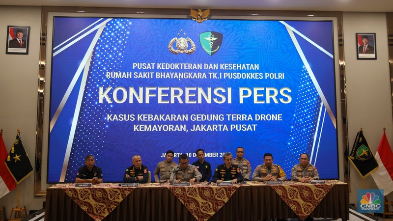 RS Polri Kramat Jati telah berhasil mengidentifikasi 10 dari 22 jasad korban kebakaran kantor Terra Drone. 
(CNBC Indonesia/Faisal Rahman)