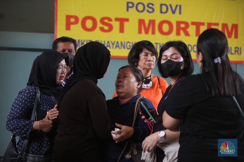 RS Polri Kramat Jati telah berhasil mengidentifikasi 10 dari 22 jasad korban kebakaran kantor Terra Drone. 
(CNBC Indonesia/Faisal Rahman)